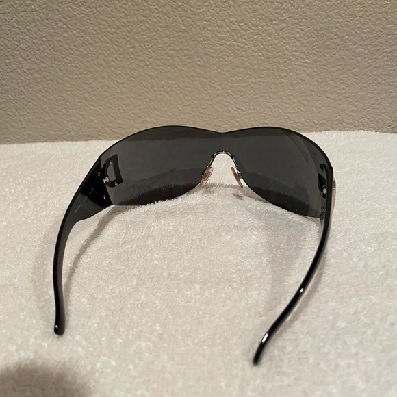 Women’s Dolce and Gabbana New Sunglasses - Picture 3 of 9